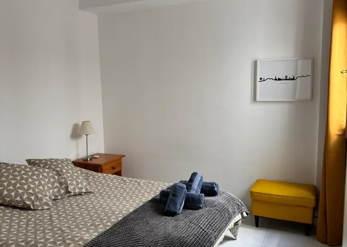 Casa Con Terraza En La Plazuela
